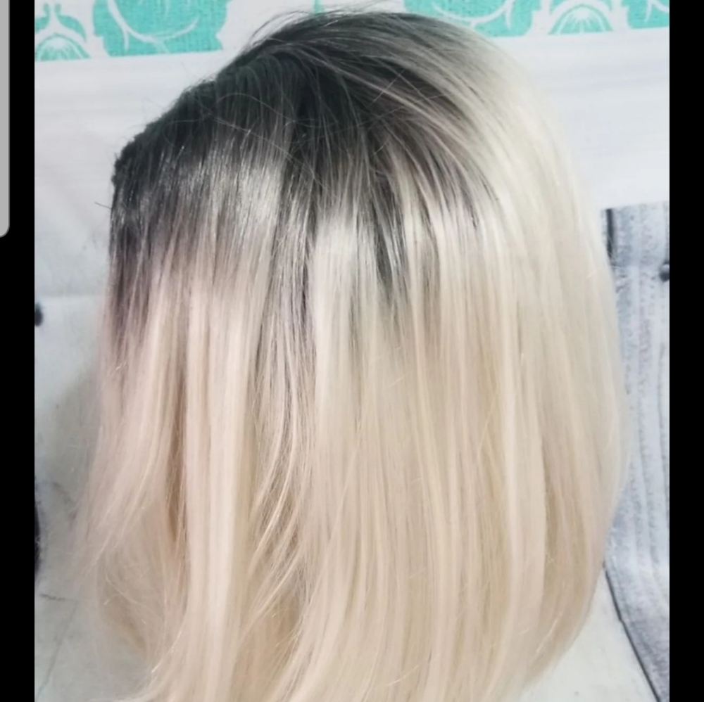 NEW WOMENS SHORT BLONDE WIG